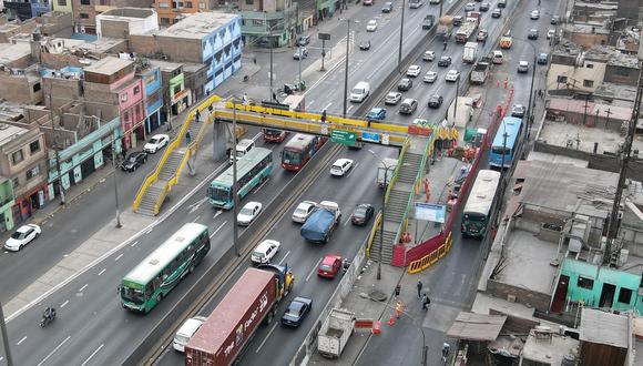 Cierran temporalmente carril auxiliar de la Vía de Evitamiento por reforzamiento de puentes peatonales. Foto: Lima Expresa