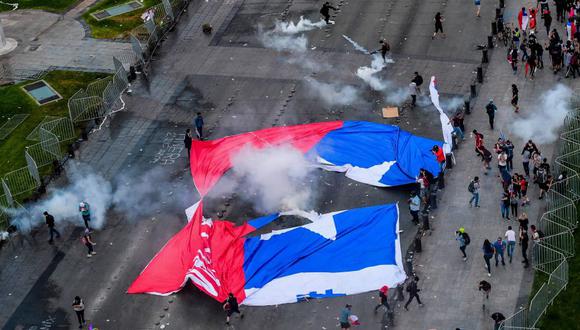 La Defensa Nacional decretó para la región Metropolitana de Chile toque de queda por séptimo día consecutivo. (Foto: AFP)