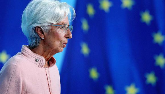 La presidenta Christine Lagarde ofrecerá una rueda de prensa virtual a las 2:30 p.m., hora de Fráncfort, para explicar la decisión del BCE, en la que su desafío será convencer a los inversionistas de que la desaceleración de las compras no es el primer paso hacia una política monetaria más estricta. También presentará proyecciones económicas actualizadas, que se espera que muestren una mejora de las perspectivas de crecimiento e inflación (Foto: AFP)