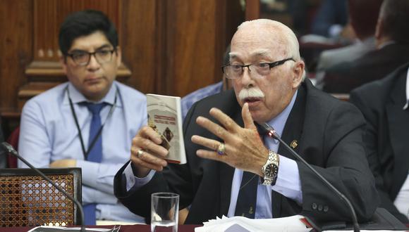 Carlos Tubino, de Fuerza Popular, calificó como "una cachetada a la democracia" las declaraciones de Martín Vizcarra.  (Foto:  Congreso)