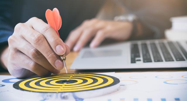 FOTO 4 | 4. Date un descanso y celebra
Recuerda sentirte orgulloso de todo lo que has logrado en el día o durante la semana. No importa qué tan grande o pequeño pueda parecerte, enorgullécete de lo que haces y de quien eres. Toma las tres cosas por las que estás más agradecido o los logros que quieres celebrar y escríbelos en un papel que puedas pegar en tu espejo, en tu computadora o en tu refrigerador para que puedas verlos como un recordatorio constante de lo que has logrado y por lo que estás trabajando tan arduamente. Es una gran forma de motivarte para mantenerte atento a tus objetivos y pasiones y a las cosas que te hacen feliz. Cámbialos diariamente o por lo menos una vez a la semana, pero nunca olvides los logros pasados. (Foto: Freepik)