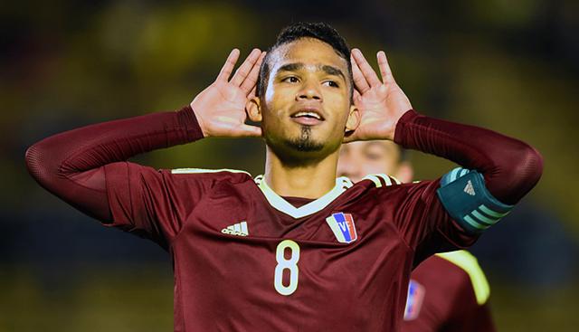 FOTO 5 | 5. Yangel Herrera (Venezuela. Centrocampista. Huesca. 21 años)
Jugó en la sub-15, sub-17 y sub-20 de Venezuela. Con la absoluta estuvo en la Copa América Centenario de Estados Unidos 2016 y jugó las eliminatorias sudamericanas mundialistas.
 
Debutó en el Atlético Venezuela y luego lo fichó el Manchester City, que lo cedió dos años al New York City y luego al Huesca. (Foto: EFE)
