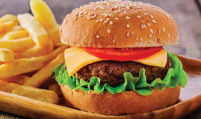 Tip 5. Derretir ese queso:  Uno de los tormentos de Michaels es el queso sin fundir. Y también lo aburren las variedades Cheddar y Americano. "Me gusta el brie, me gusta la mozzarella, me gusta el queso suizo, me gusta el queso azul", dice. &quo