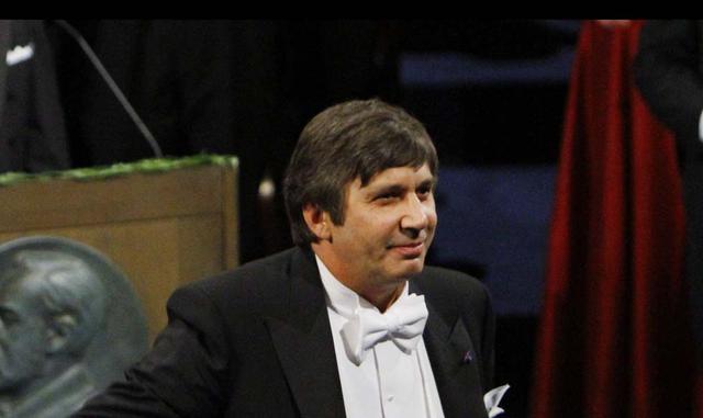 FOTO 8 | 2010: Andre Geim (Holanda) y Konstantin Novoselov (Rusia/Reino Unido) por sus trabajos pioneros en el desarrollo del grafeno, un material revolucionario llamado a transformar la electrónica, en particular la construcción de ordenadores y transist