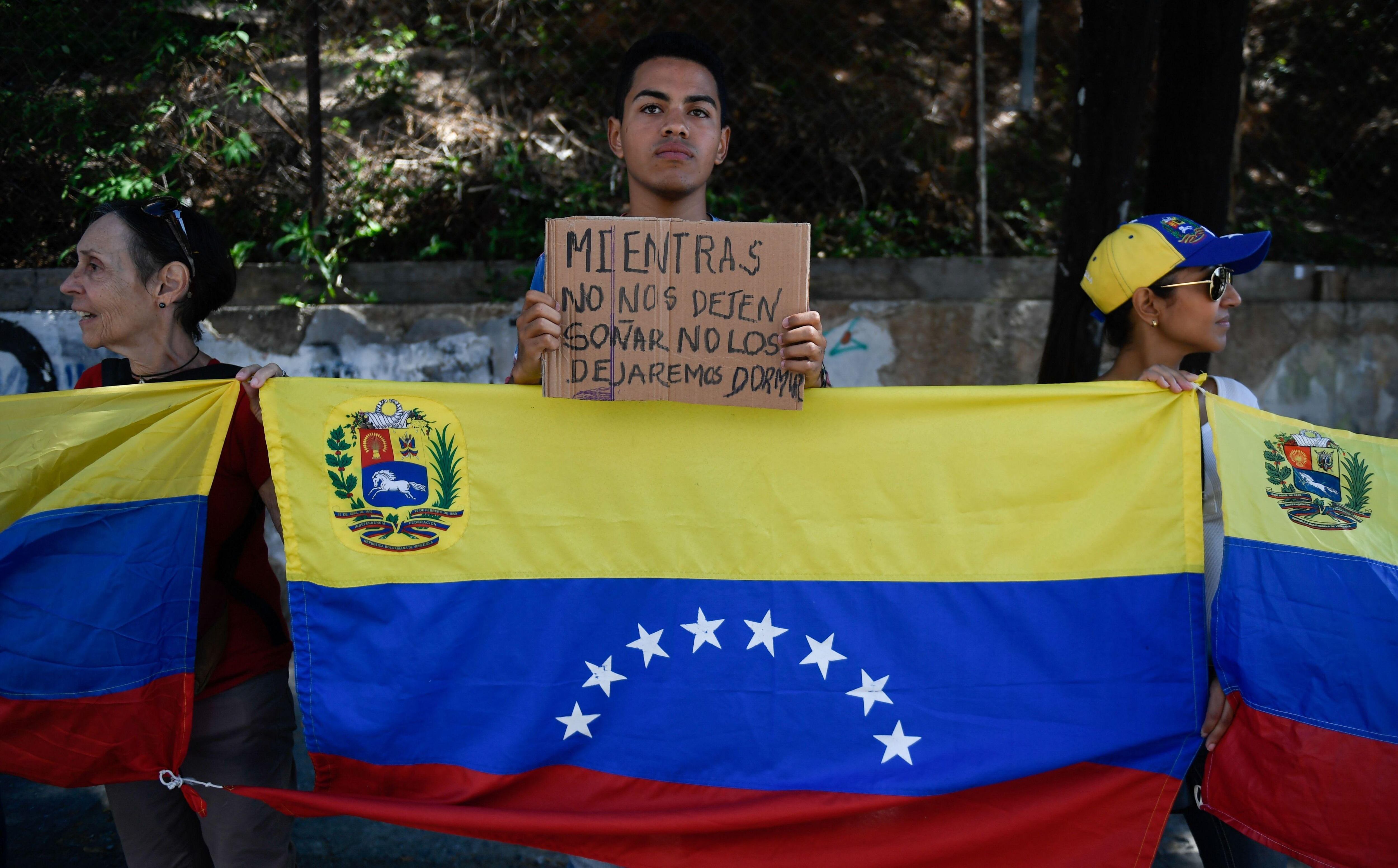 El liderazgo de Guaidó, apuntan especialistas, sigue sosteniéndose en el respaldo internacional, que “es muy bueno, pero no suficiente”.  (Foto referencial: AFP)