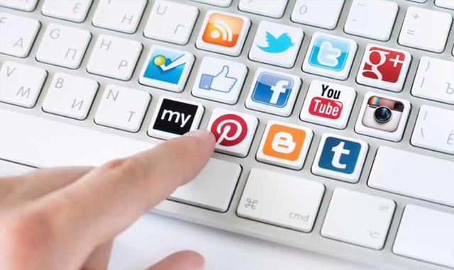 FOTO 14 | 14) Community Manager: proyecta y gestiona el plan de comunicación en redes sociales. Su misión es generar conversaciones en torno a la marca, construir comunidad y convertir a los followers en promotores.