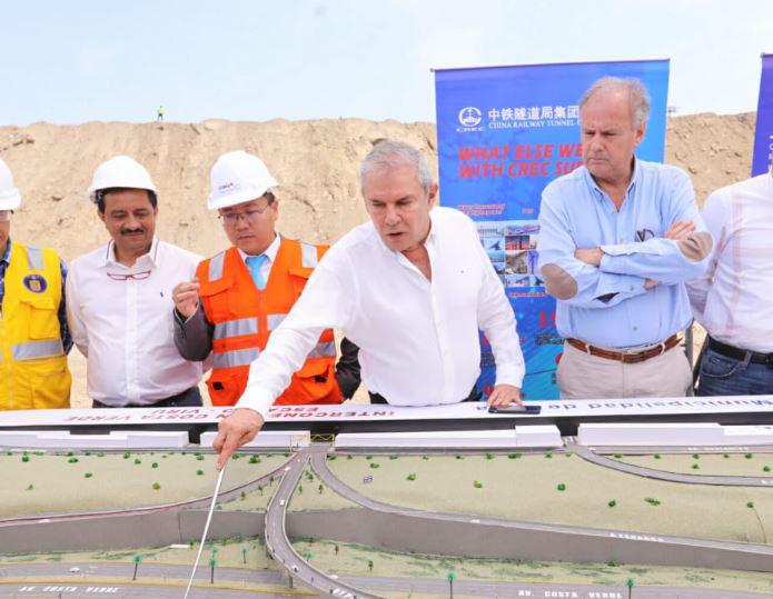 El último viernes, Barnechea comparó el trabajo del saliente alcalde con el realizado en su momento por políticos como Fernando Belaunde Terry o Alfonso Barrantes. (Foto: Municipalidad de Lima)