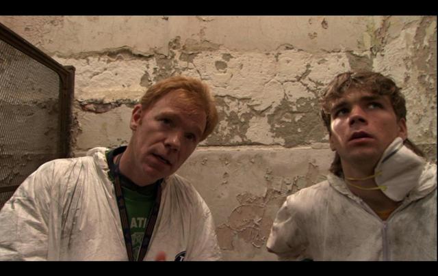 FOTO 19 | Sesión 9 (Session 9) 
En este film de horror/misterio de 2009, un emprendedor en el negocio de la eliminación de amianto toma un trabajo cuestionable en un hospital abandonado, a pesar de que ahí es donde la gente se enfrenta a diversas situaciones aterradoras y escalofriantes.

¿Por qué verla? A veces, aunque la paga sea muy buena, no debes aceptar ciertas ofertas.