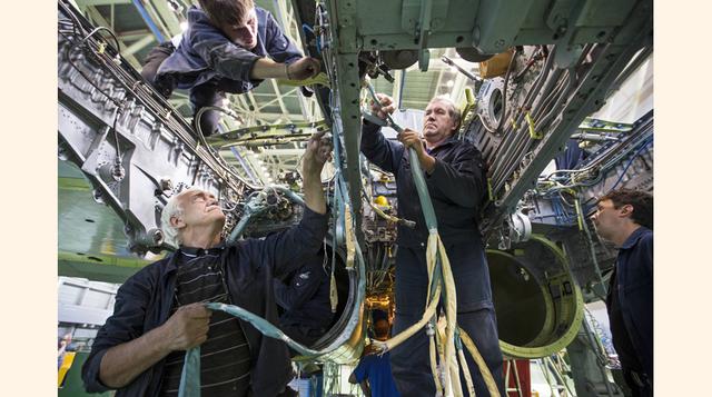 El MiG-29 es un avión de capacidades supersónicas capaz de alcanzar la velocidad Mach 2. Se le puede comparar con el jet americano F/A-18 Hornet. Tiene 17.32 m de largo, una envergadura de 11.36 m, su velocidad máxima es equivalente a 2,390 km/h. (Foto: A