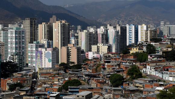 Vista general del barrio de San Martín en el oeste de Caracas. (Foto por Federico PARRA / AFP).