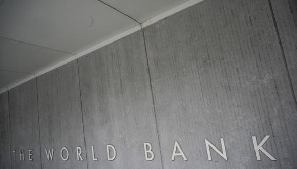 El Banco Mundial sostuvo que un país promedio de los mercados emergentes que sufre una crisis financiera podría ver una caída de su producción de un 8% en un período de cinco años. (Photo by Eric BARADAT / AFP)