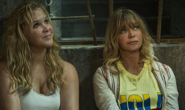 "Snatched", una comedia de Jonathan Levine sobre las aventuras de una madre y su hija abandonada por su novio, cosechó US$ 3.90 millones en su tercera semana, y US$ 41.18 millones desde su lanzamiento, con lo que fue la sétima película más taqui
