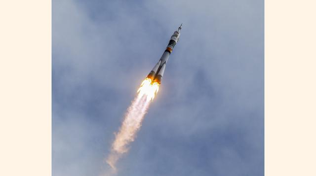 La nave espacial Soyuz TMA-18M que lleva la tripulación compuesta por Aidyn Aimbetov de Kazajstán, Sergei Volkov de Rusia y Andreas Mogensen de Dinamarca llegará a la estación orbital el viernes tras un vuelo de dos días por el espacio. (Foto: Reuters)