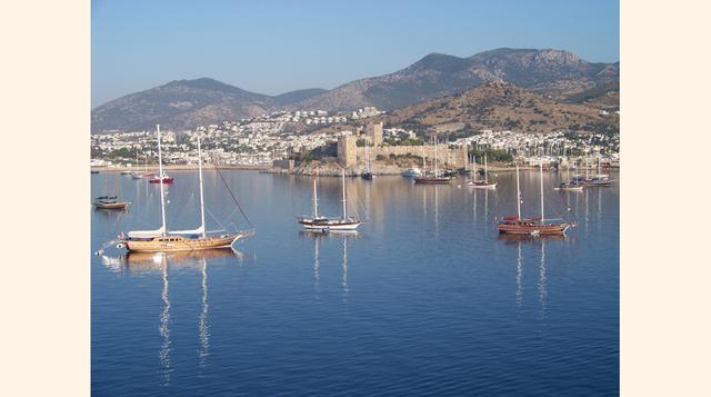 Bodrum. Esta península turca, ubicada en frente de la isla griega de Cos, es preferida que buscan el romance de un paseo en bote además de un viaje cultural por la historia de Éfeso. ( Foto: Blogspot)