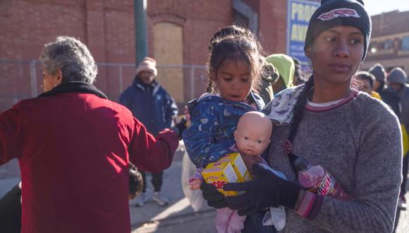 Migrantes en El Paso buscando ingresar a los Estados Unidos (Foto: AFP)