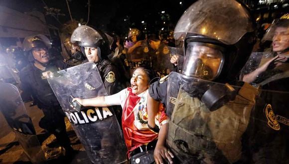 The Economist “ sostiene que el Perú vive “un entorno político inestable, una polarización extrema y una alta tolerancia hacia el gobierno militar. (Foto: EFE / Antonio Melgarejo)