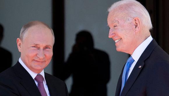 Vladimir Putin y Joe Biden se reunieron en Ginebra para tratar de aliviar las tensiones entre sus países (Foto: AFP)