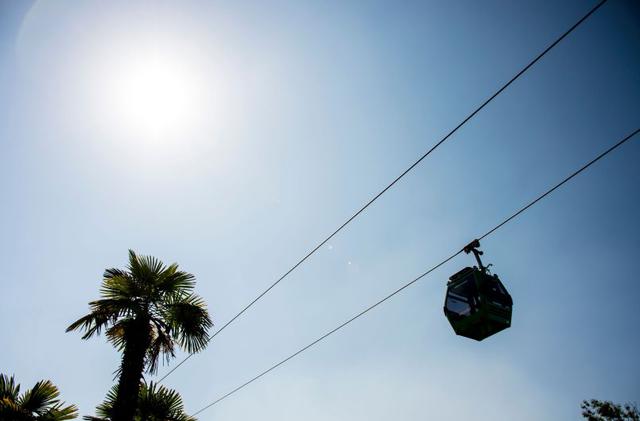 El nuevo sistema anexó dos torres adicionales para completar 14, en una extensión de casi cinco kilómetros que las cabinas recorren a una velocidad promedio de unos 15 km/h. (Foto: AFP)