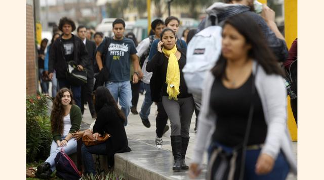 Un ingeniero informático de la Pontificia Universidad Católica Del Perú tiene un ingreso promedio de S/ 3,835. Esta carrera se estudia en cinco años a un costo anual de entre S/ 9,492 y S/ 29,672.