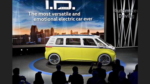 VW, que puso fin a la mayor parte de la fabricación de la combi original hace décadas, con excepción de una producción limitada en Brasil que concluyó en el 2013, ha coqueteado por mucho tiempo con ideas para volver a producir el modelo. (Foto: Bloomberg)