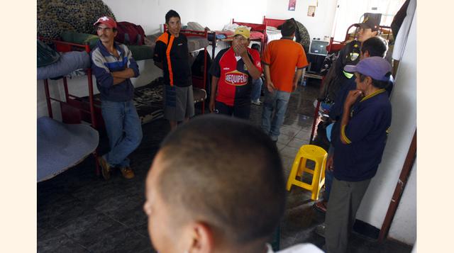 Los centros públicos de tratamiento en el Perú cuentan con 200 camas para adictos a las drogas que requieren de estos servicios. Existen centros de tratamiento privados en zonas urbanas, pero muchos de ellos carecen de personal capacitado. Además, existen