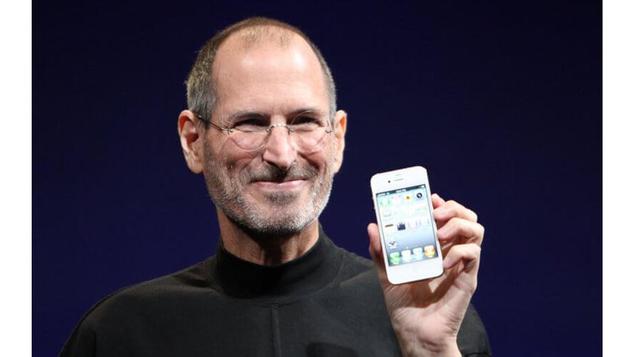 Steve Jobs desechó el iPhone en primera instancia. Presentado por primera vez en el 2007 por Steve Jobs, el iPhone cambió la forma como las personas interactúan con sus teléfonos. Menos de 10 años después, el producto de Apple se ha vendido más de 1.000 m