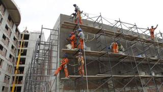 Empresas constructoras y microfinancieras prevén mayores salarios en 2014
