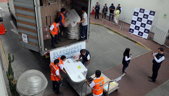La Cancillería recibió 17 toneladas de material electoral para instalar más de 3 mil mesas de votación en el extranjero. (Foto: Difusión)