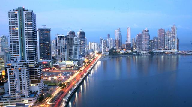 Panama. Este es otro caso cuyo nombre tiene varias interpretaciones. Se sabe que el país recibe esta denominación nombre por la ciudad de Panamá, capital del país. El origen de la palabra provendría de los pueblos originarios de esa zona. Su significado e