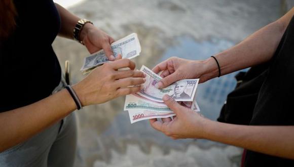 El euro pasará de 24.40 pesos a 122, que menos la comisión serán 119 billetes de la isla por cada unidad comunitaria. (Foto: Getty Images).