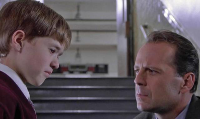 FOTO 1 | 20. Bruce Willis: US$ 3,189 millones. Willis en "El sexto sentido" de Buena Vista Pictures. Su película más taquillera: "The Sixth Sense" (US$ 293.5 millones)