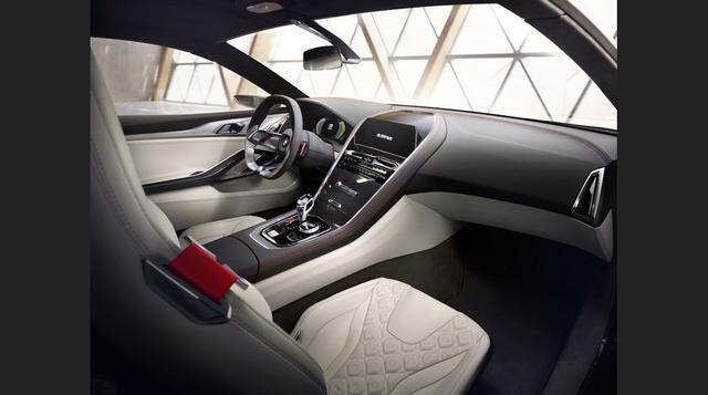 Por dentro, se observa como un BMW tradicional: diseño minimalista enfocado en el conductor, por lo que se instalaron asientos deportivos con detalles en fibra de carbono y tapicería de cuero. (Foto: Megaricos)