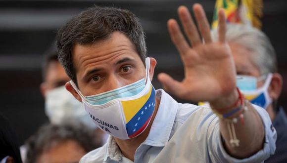 El opositor venezolano Juan Guaidó ofrece una rueda de prensa en Los Palos Grandes, Caracas (Venezuela). EFE/RAYNER PEÑA R.