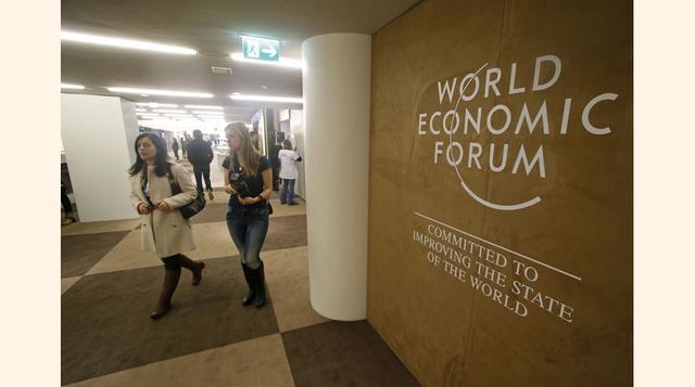 Vista del interior del Palacio de los Congresos en Davos. Este año, la reunión del Foro Económico Mundial se realiza en medio de preocupaciones tras los atentados en París, el radical programa de estímulo que evalúa el Banco Central Europeo y la fuerte va
