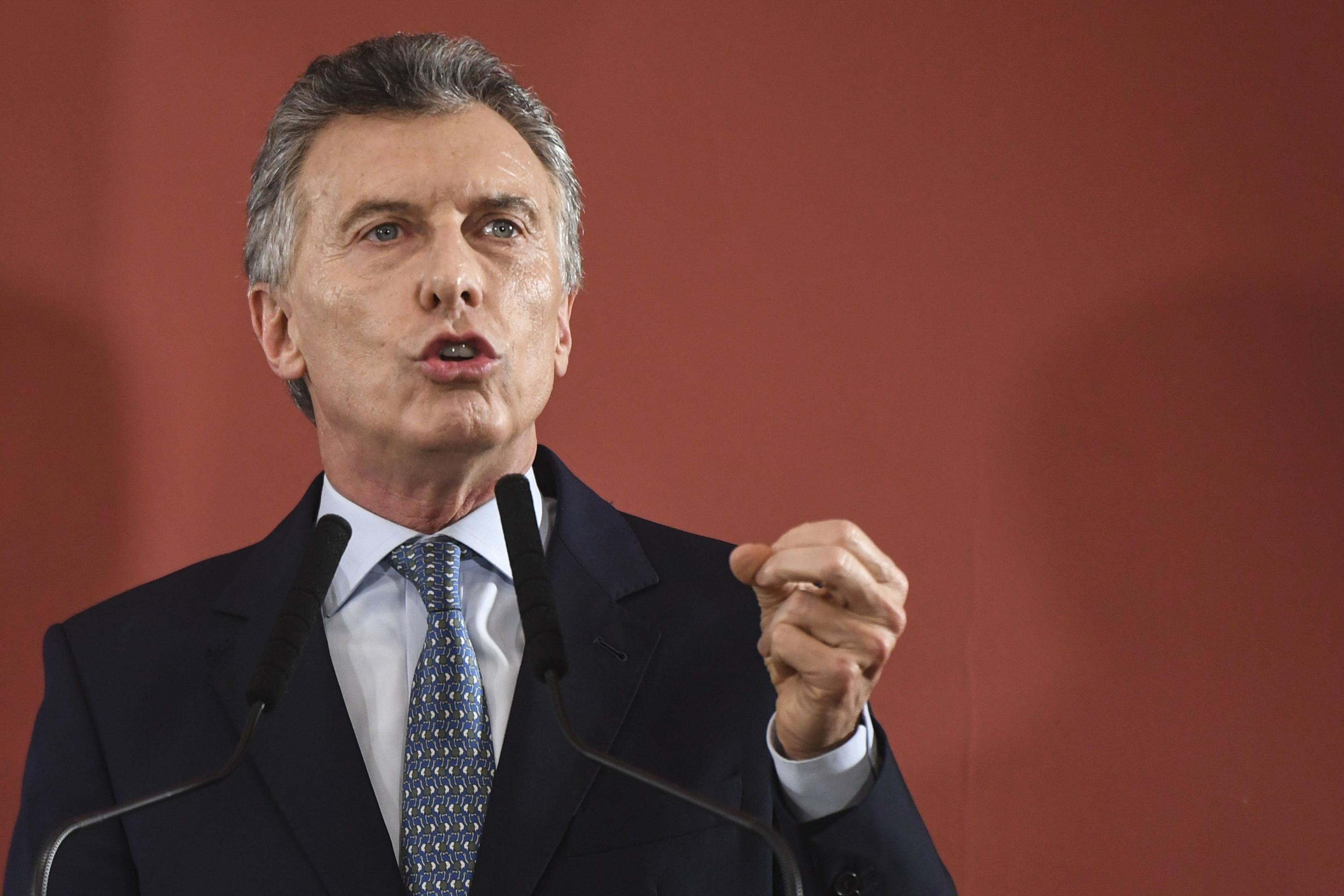 Fernández despejó este sábado las incógnitas sobre su futuro político al anunciar su candidatura a la vicepresidencia. Macri se mostró en contra. (Foto: AFP)