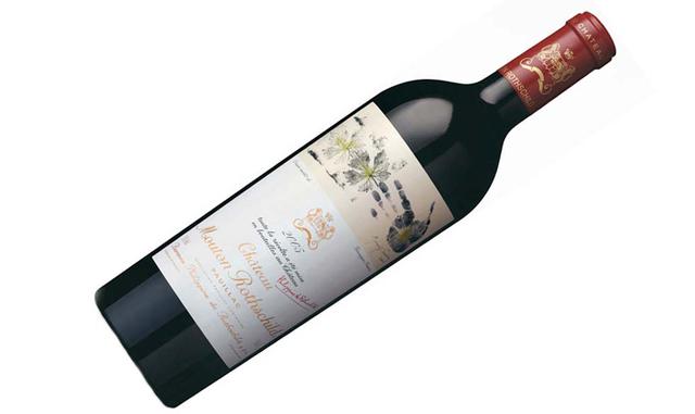Mouton Rothschild. Suave y potente, con aromas de cacao y violetas y una potencia oscura y profunda.