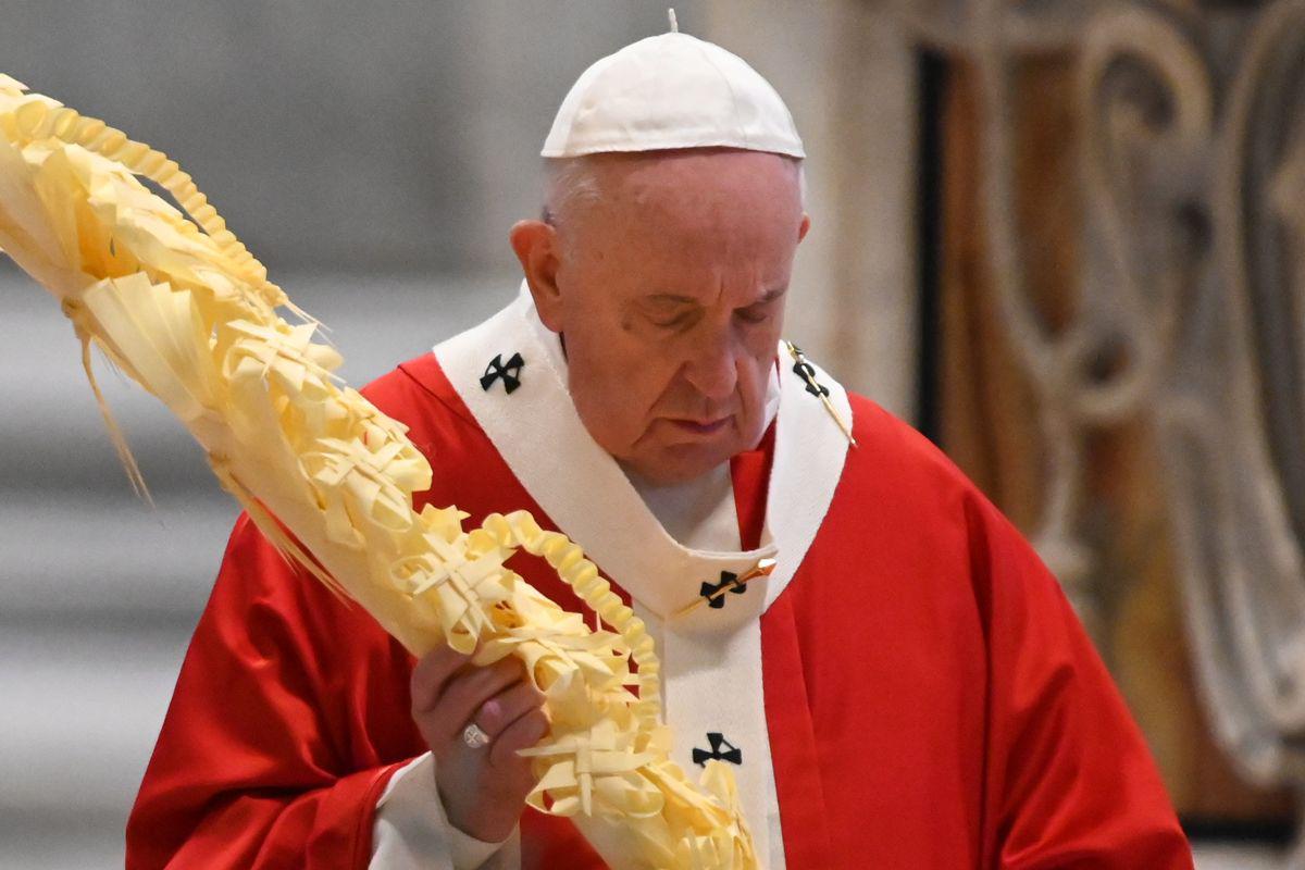 Pope Francis gathers his thoughts while holding a palm branch as he celebrates Palm Sunday mass behind closed doors at St. Peter's Basilica on April 5, 2020 in The Vatican, during the lockdown aimed at curbing the spread of the COVID-19 infection, caused by the novel coronavirus. (Photo by Alberto PIZZOLI / POOL / AFP)