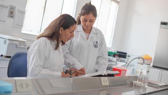 Indecopi reporta que aumentan las solicitudes de patentes con participación de mujeres inventoras en 2022. (Foto: Andina)