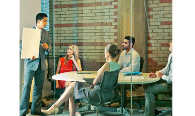 Falta de marketing adecuado (14%). Algunos fundadores piensan que con lanzar un buen producto es suficiente. Está claro que sin él, no hay marketing que valga, pero tampoco tiene sentido adentrarse en el mercado sin saber el público al que debes dirigirte