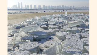Construyen la más grande ciudad de hielo del mundo