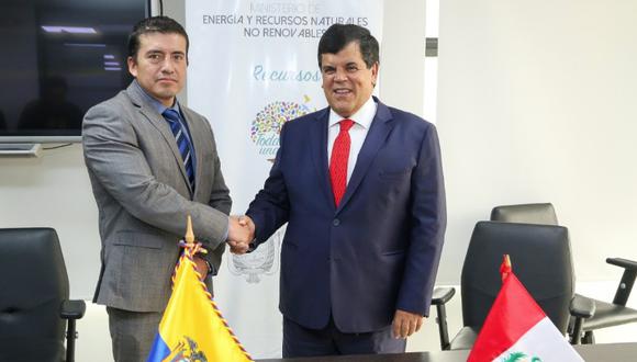 El Gerente General de Petroamazonas de Ecuador, Lenin Pozo, junto al presidente del directorio de Petroperú, Carlos Paredes.