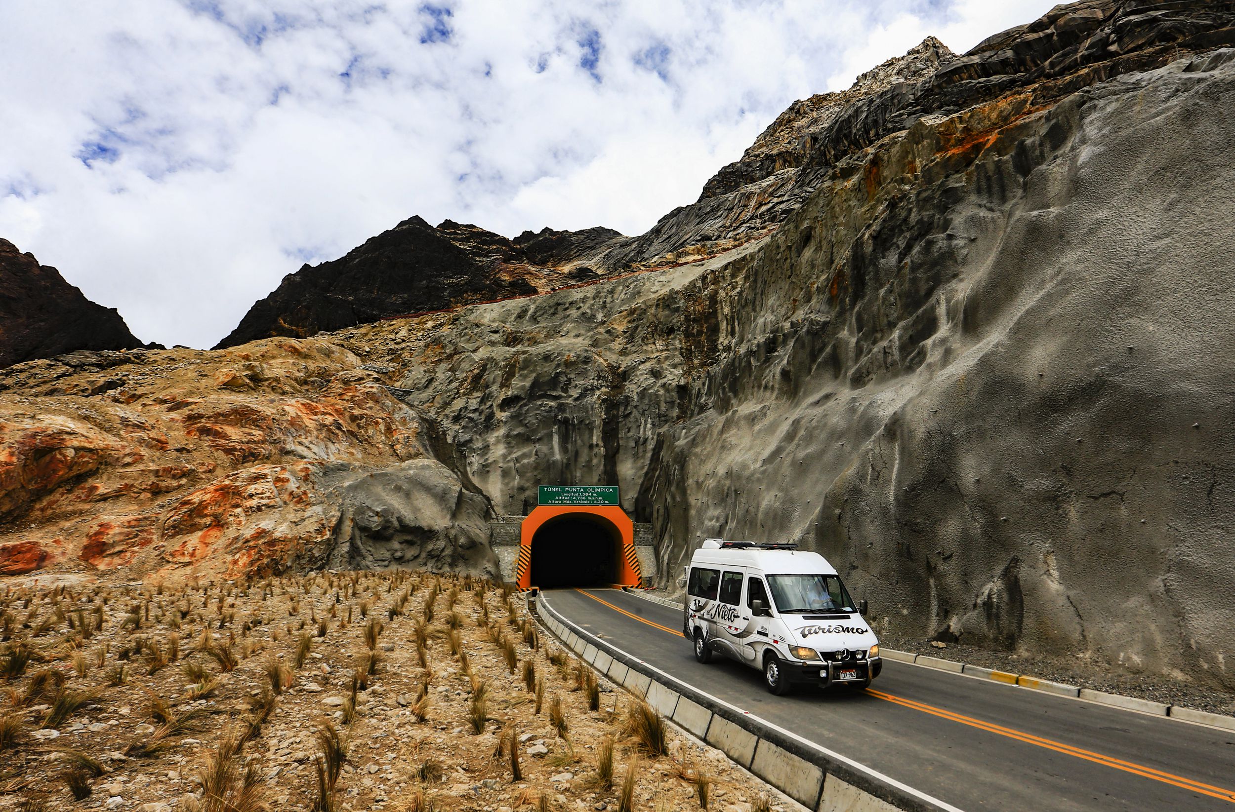 El túnel punta olímpica es conocido por ser el paso vehicular trasandino de mayor altitud que existe. Une el Callejón de Huaylas y los Conchucos. (Foto: Lino Chipana)