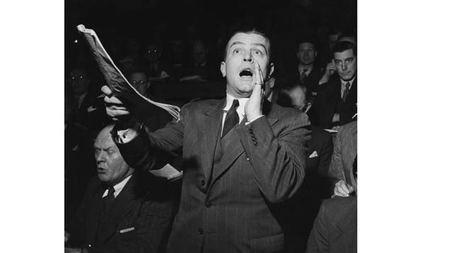 Contactar. En el momento de entrar en contacto con el cliente hay que ofrecer confianza y seguridad; un saludo energizante, una sonrisa sincera y un lenguaje corporal adecuado son las mejores herramientas antes de entablar la conversación de venta, para l