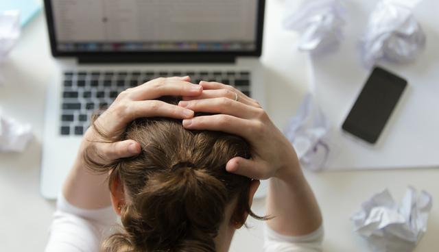 FOTO 3 | 3. Miedo de no saber lo suficiente
Puede sonar tonto, pero no sabes lo que no sabes. Todos tenemos brechas en nuestro conocimiento, o puntos ciegos en la cantidad de información que hemos ido acumulando en la vida. Ser consciente de esto te ayuda a hacer cosas para mitigar esas brechas. Si te preocupa no tener la suficiente información o experiencia en cierta área, empieza a rectificar esta situación. (Foto: Freepik)