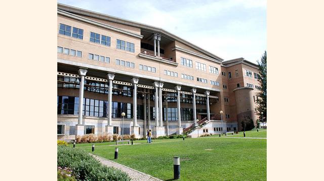 The Lisbon MBA – Se trata de la mejor escuela de negocios de Portugal. Los graduados de su MBA ven doblado su sueldo en los tres años siguientes a graduarse.