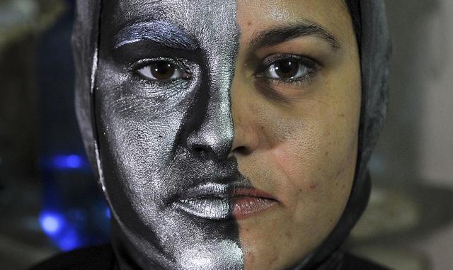 En los últimos ocho años la economía ha crecido en promedio 2.3% del PBI, y los salarios solo han recuperado el 30% del valor adquisitivo que tenían en 1989, cuando inició la crisis por el desplome soviético, recuerda Vidal a la AFP. Torres lo ilustra: &q