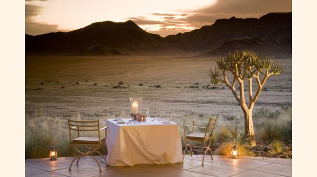 FOTO 5 | El desierto de Namib, en Namibia, es uno de los paraísos naturales más espectaculares del mundo. En este escenario, el Sossusvlei Desert Lodge es un sensacional oasis de lujo, tranquilidad y todas las comodidades que se pueden desear con vistas a las dunas impresionantes y los afloramientos rocosos.