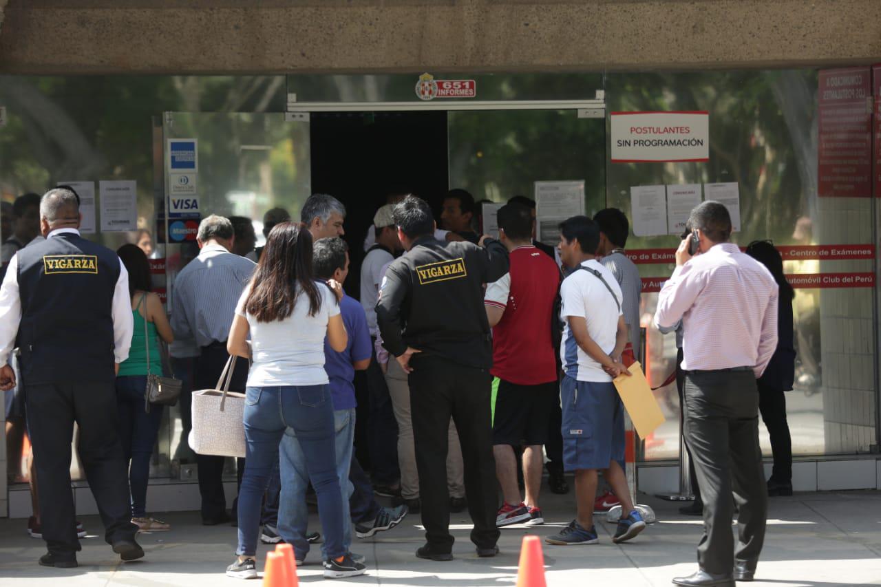 La medida se adoptó luego que se revelara graves omisiones en el sistema de trámite de licencias de conducir. (Fotos: Anthony Niño De Guzmán)