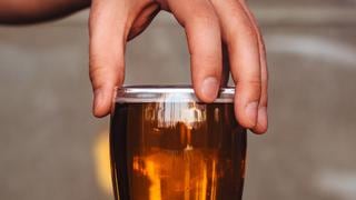 ¿Adolescentes serán problema para productores de cerveza?