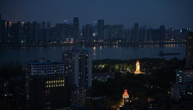 Vista de Wuhan, la provincia central de Hubei en China el 28 de marzo de 2020, después de que las restricciones de viaje a la ciudad se han aliviado. (AFP).